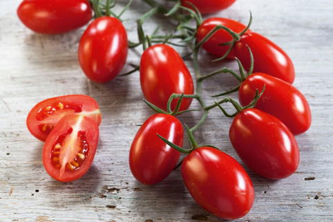 Pflaumen-Cherrytomate 'Mirado ® Red' / 'Mini Star' - Solanum lycopersicum 'Mirado ® Red' / 'Mini Star'